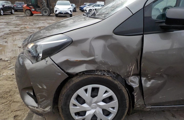 Toyota Yaris cena 34900 przebieg: 55200, rok produkcji 2020 z Kartuzy małe 301